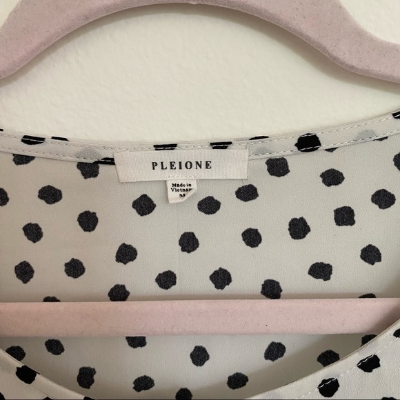 Pleione Ruffle Sleeveless Blouse – White with Black Dots – Size Medium - Picture 2 of 4